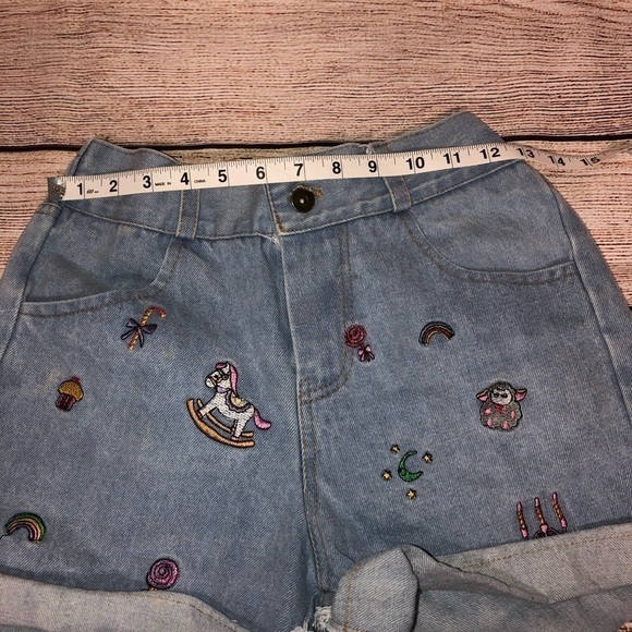 Embroidered High Waist Shorts - Picture 6 of 6